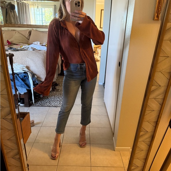 Silky Rust Ribbed Blouse - Picture 4 of 6